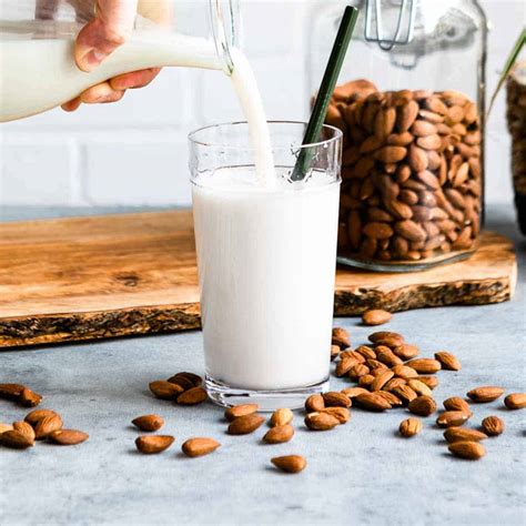 how to drink almond milk